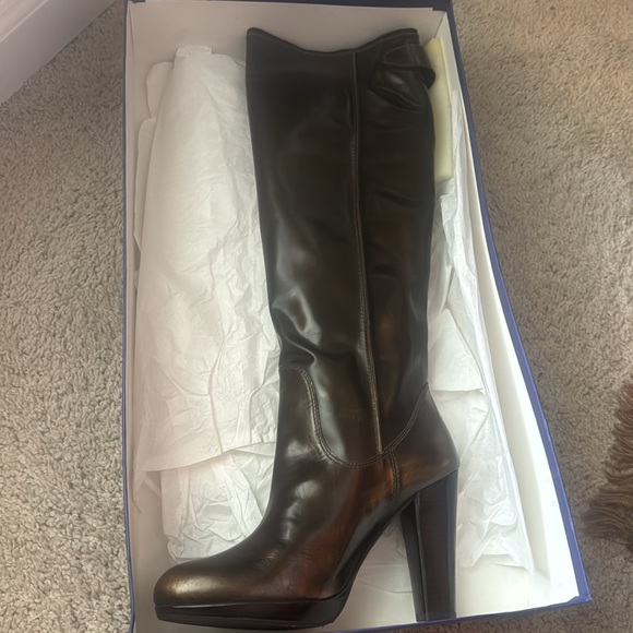 NWT Stuart Weitzman brown knee high boots - Picture 3 of 14